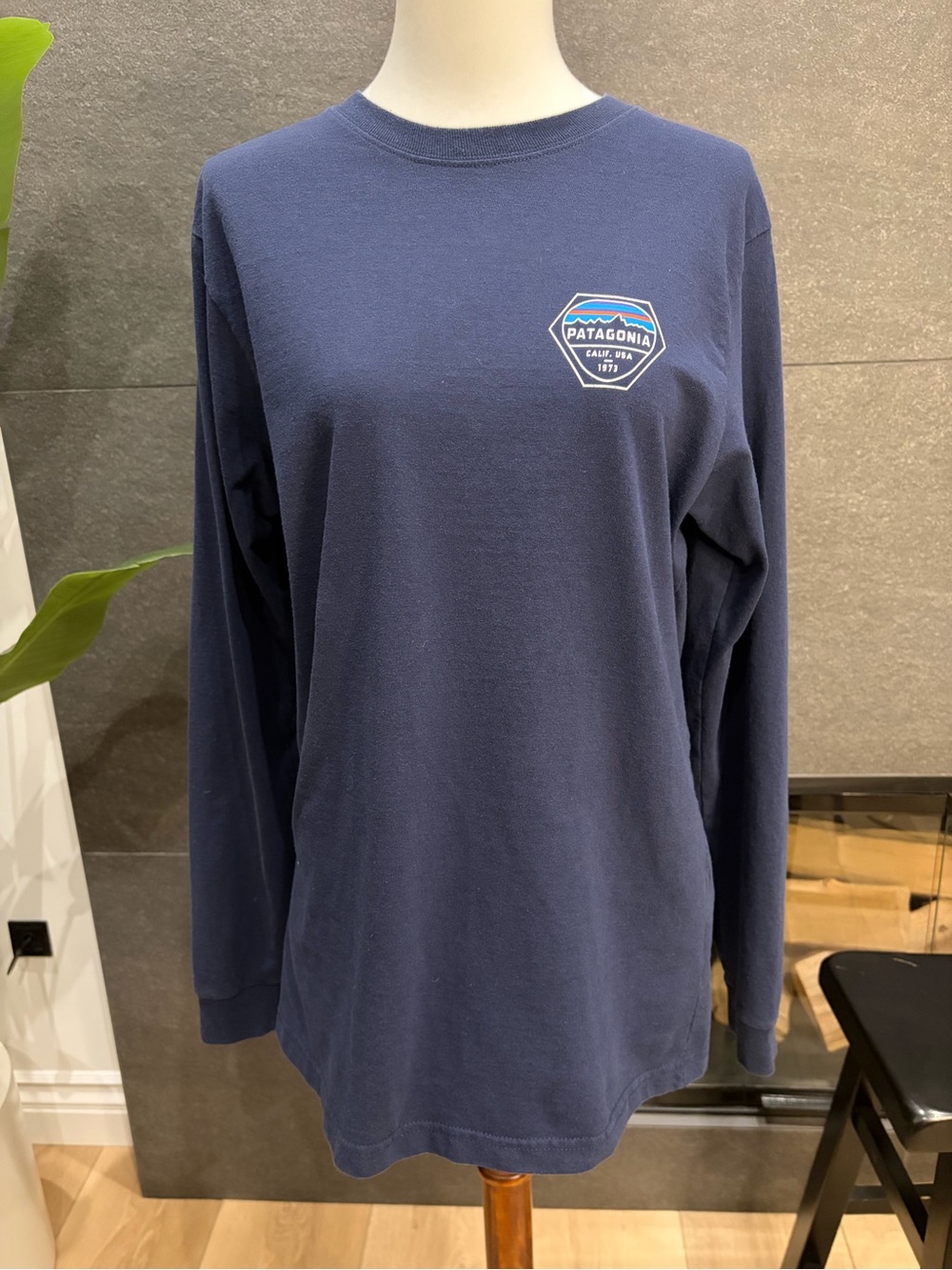 Patagonia Navy Long Sleeved Fitz Roy Hex T Shirt Size Small - Picture 6 of 9